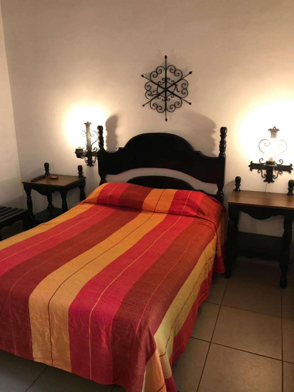 Hotel Villa De Flores Uruapan  Екстер'єр фото