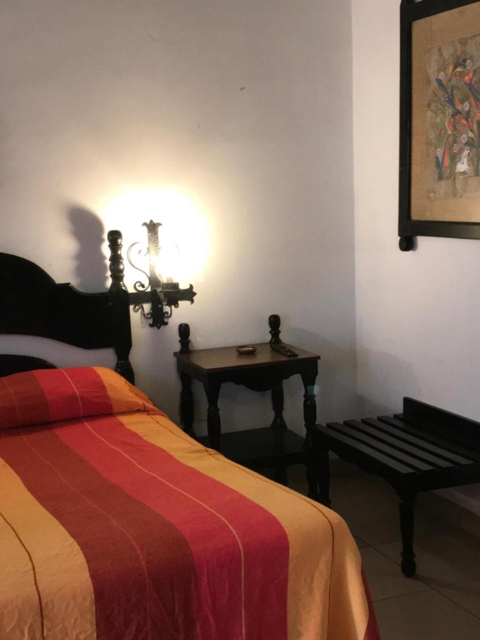 Hotel Villa De Flores Uruapan  Екстер'єр фото