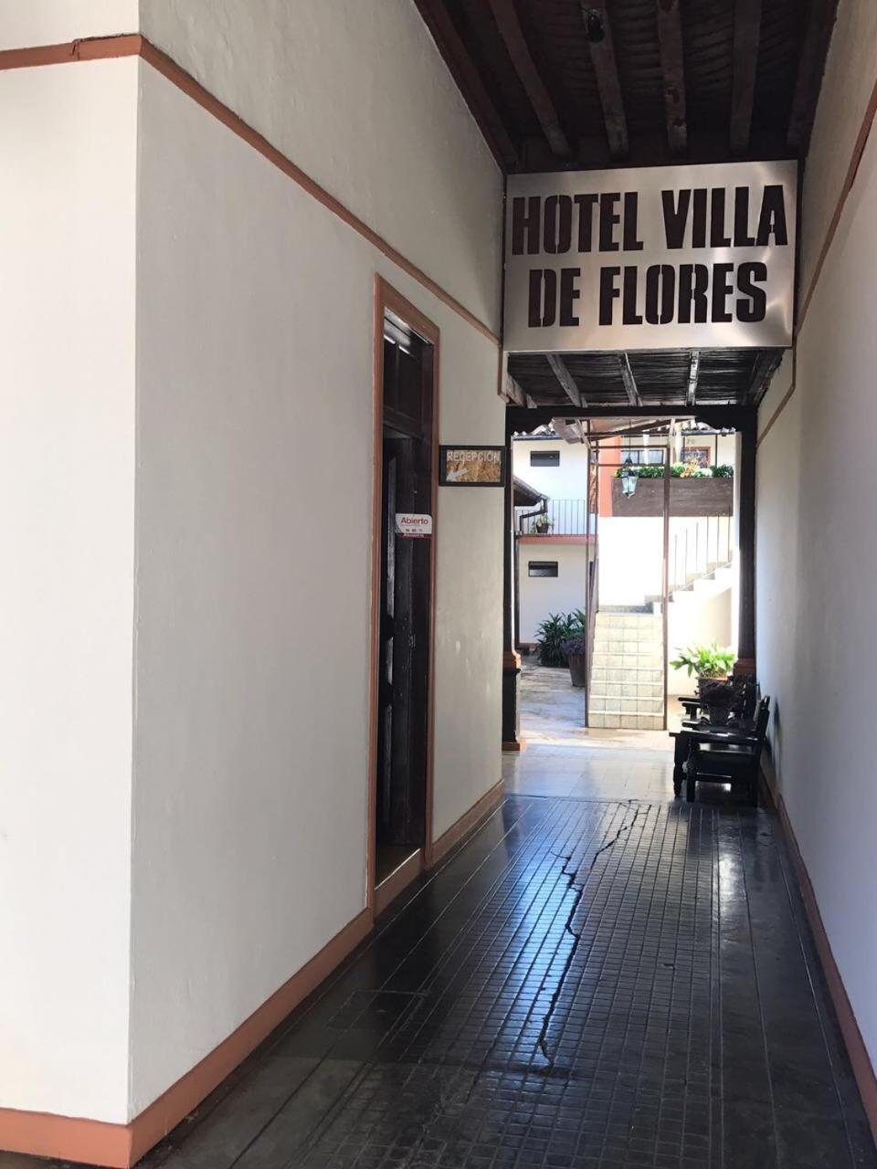 Hotel Villa De Flores Uruapan  Екстер'єр фото