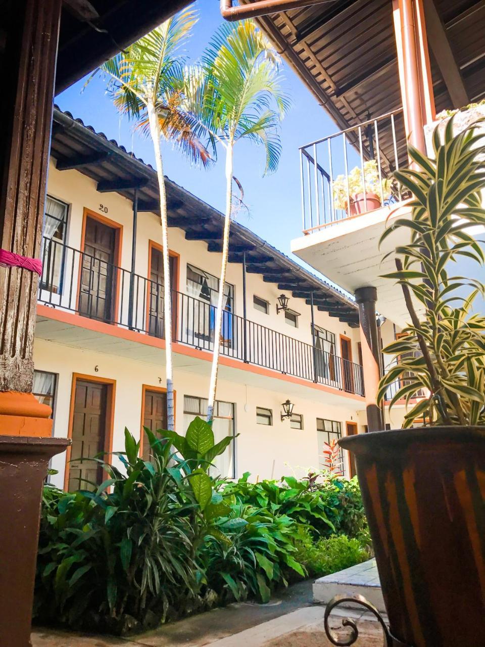 Hotel Villa De Flores Uruapan  Екстер'єр фото