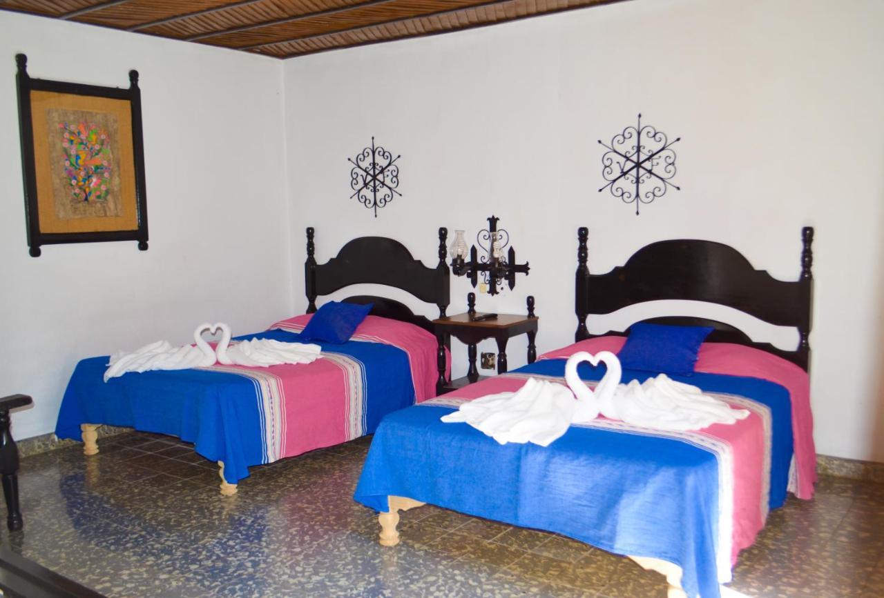 Hotel Villa De Flores Uruapan  Екстер'єр фото