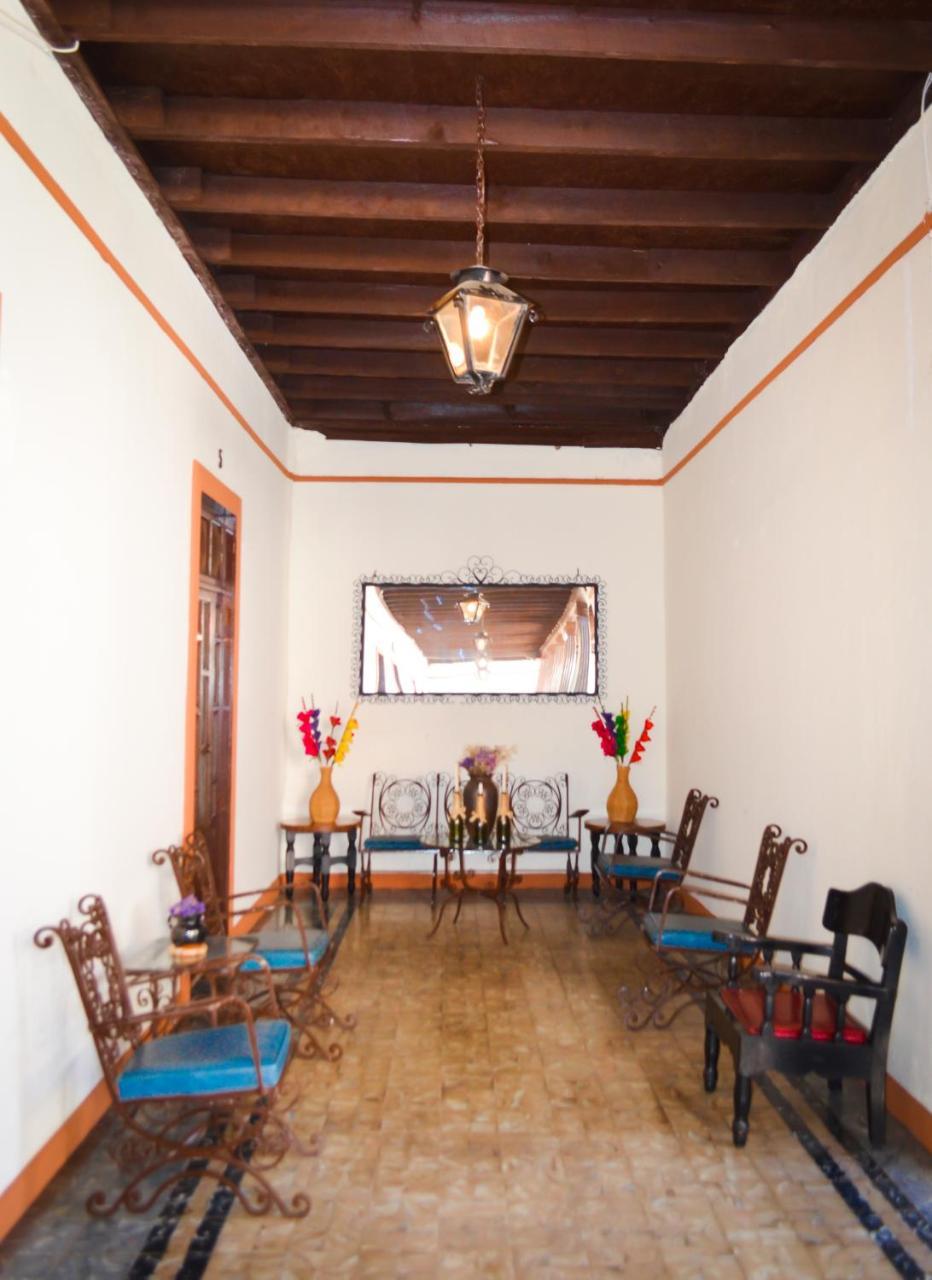 Hotel Villa De Flores Uruapan  Екстер'єр фото