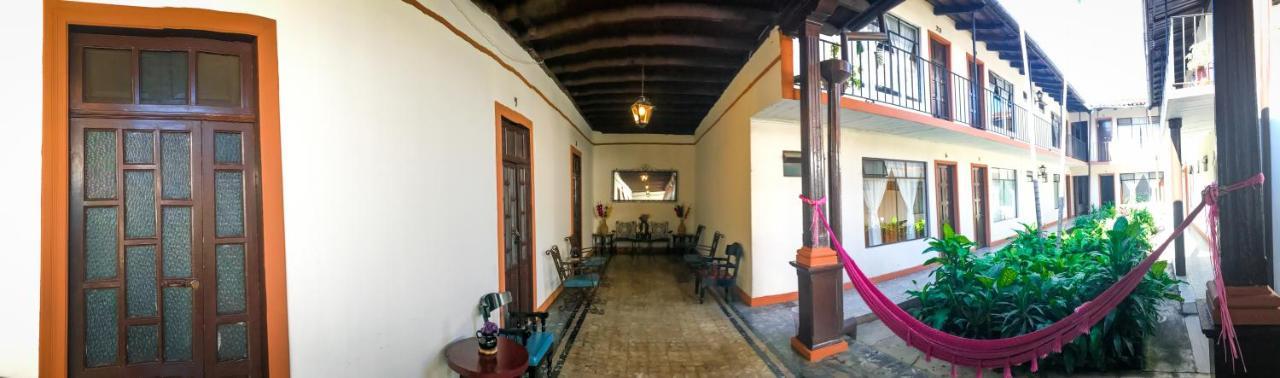 Hotel Villa De Flores Uruapan  Екстер'єр фото