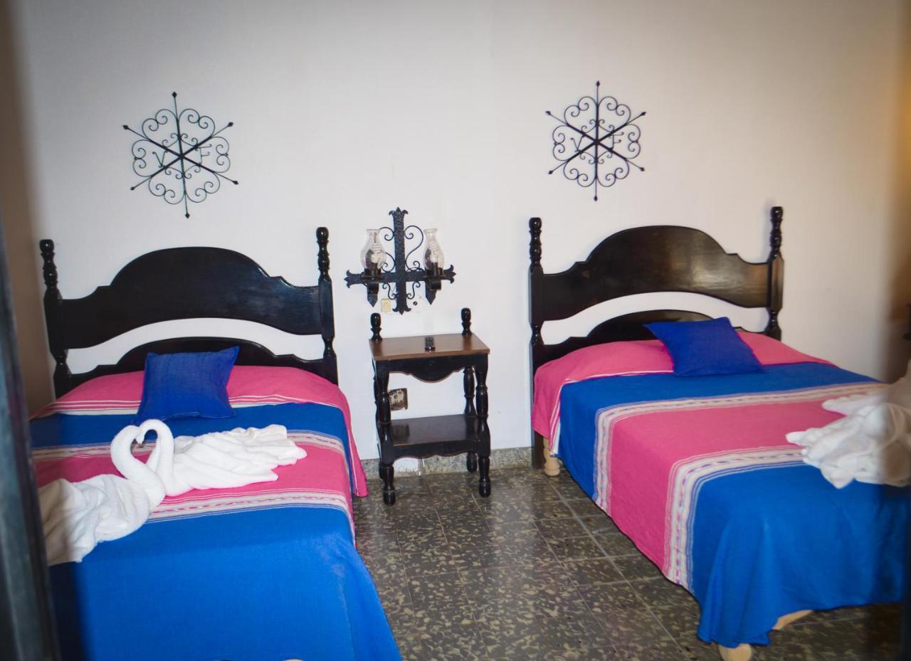 Hotel Villa De Flores Uruapan  Екстер'єр фото