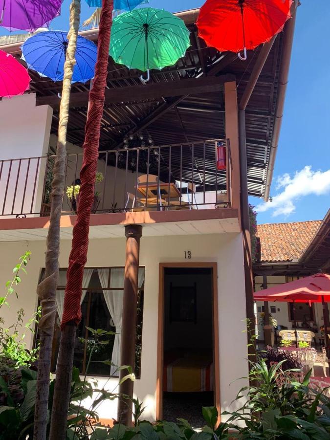 Hotel Villa De Flores Uruapan  Екстер'єр фото