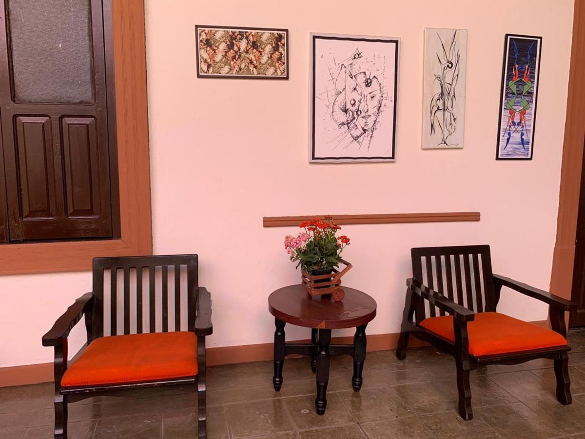 Hotel Villa De Flores Uruapan  Екстер'єр фото