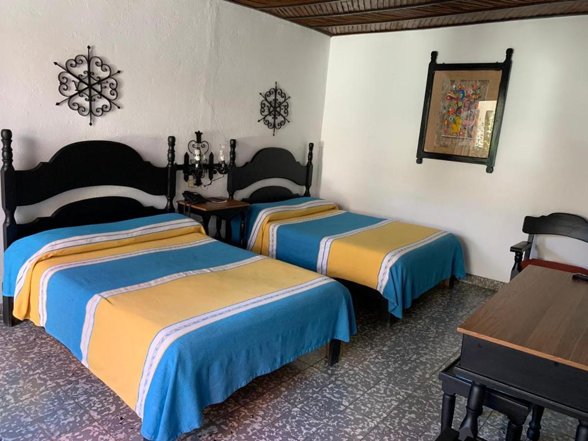 Hotel Villa De Flores Uruapan  Екстер'єр фото